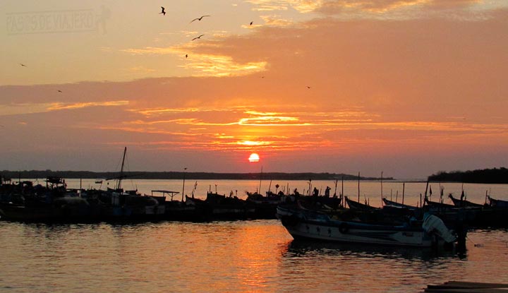 Atardecer en la Caleta de Puerto Pizarro