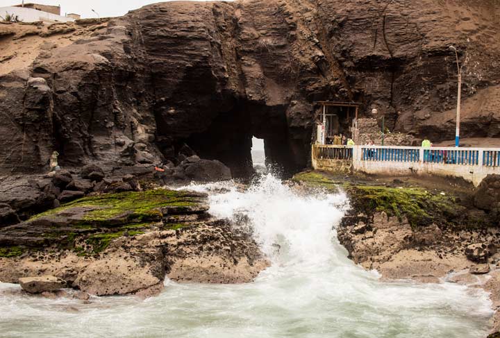 El Boquerón del diablo en Pucusana