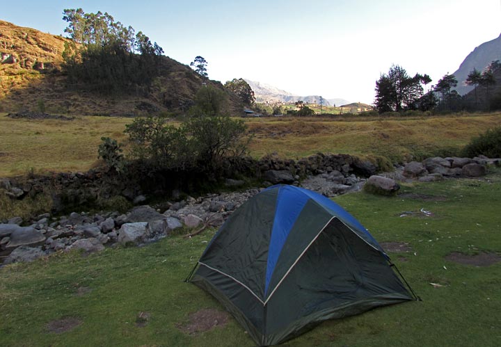Acampando en el campo: Obrajillo
