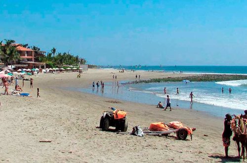 Playa del malecón de Máncora - Talara