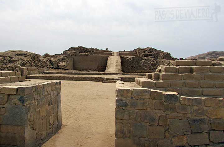 Pirámide con rampa en Pachacamac